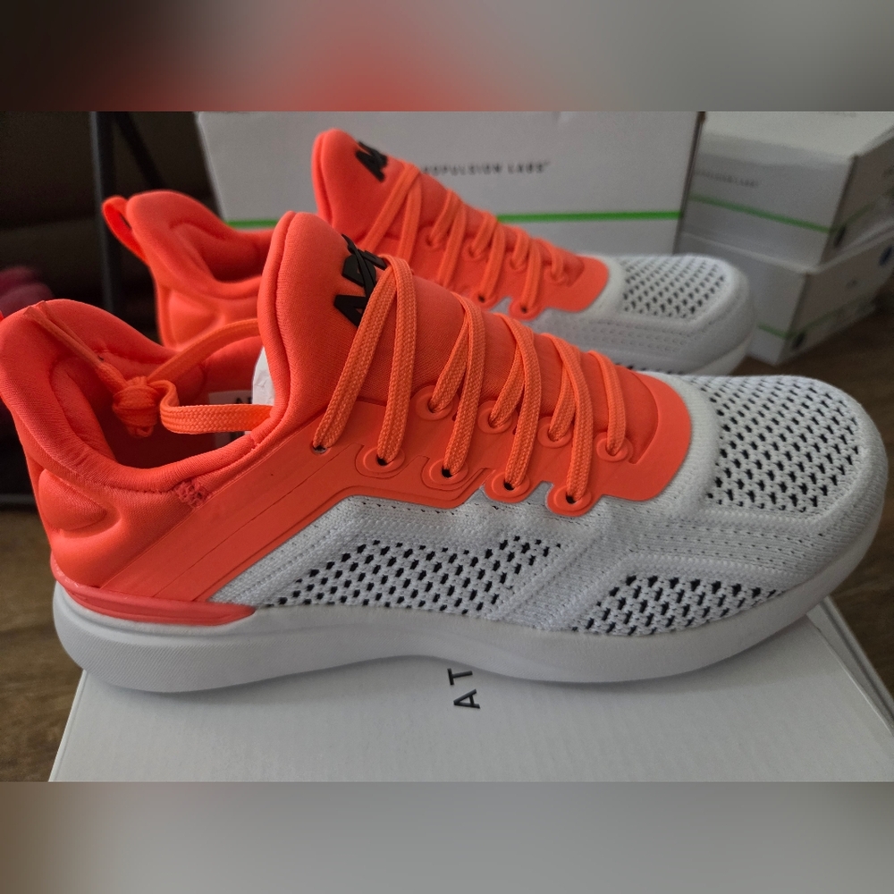 APL Women's TechLoom Tracer (Laser Red)